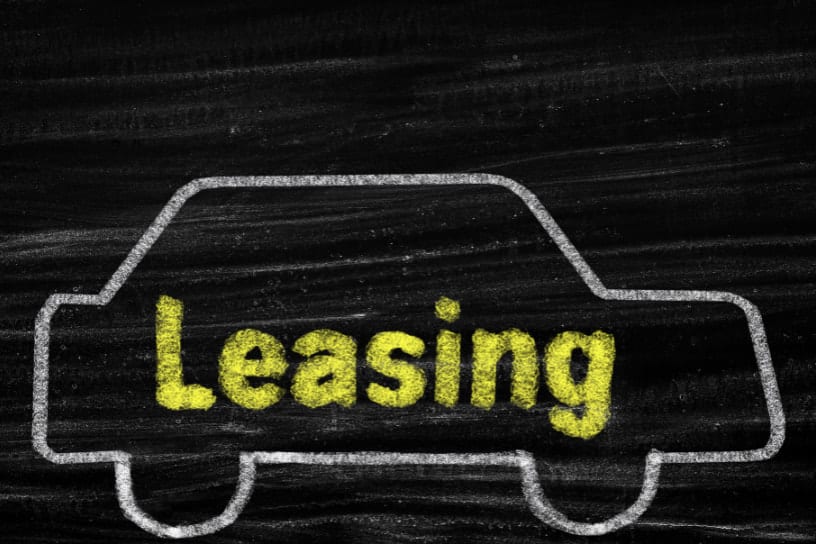 logo d'une voiture avec écrit "leasing"